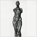 „Akt”; materiał: mosiądz patynowany; wysokość: 50cm; Szkic rzeźbiarski postaci kobiecej z modela, wykonany w technice na wosk tracony