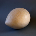 forma abstrakcyjna; materiał: ceramika szamotowa, polerowana; wysokość: 23cm, średnica: 16cm