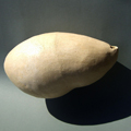 forma abstrakcyjna; materiał: ceramika szamotowa, polerowana; wysokość: 33cm, średnica: 17cm
