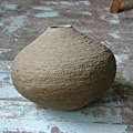 materiał: ceramika szamotowa; wymiary: wysokość50, średnica 60 cm
