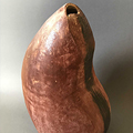 „One”; materiał: ceramika angobowana; wys: 14 cm