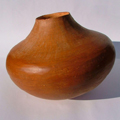 z cyklu „Amfory”; materiał: ceramika szamotowa,technika własna; wysokość: 30cm, średnica: 38cm